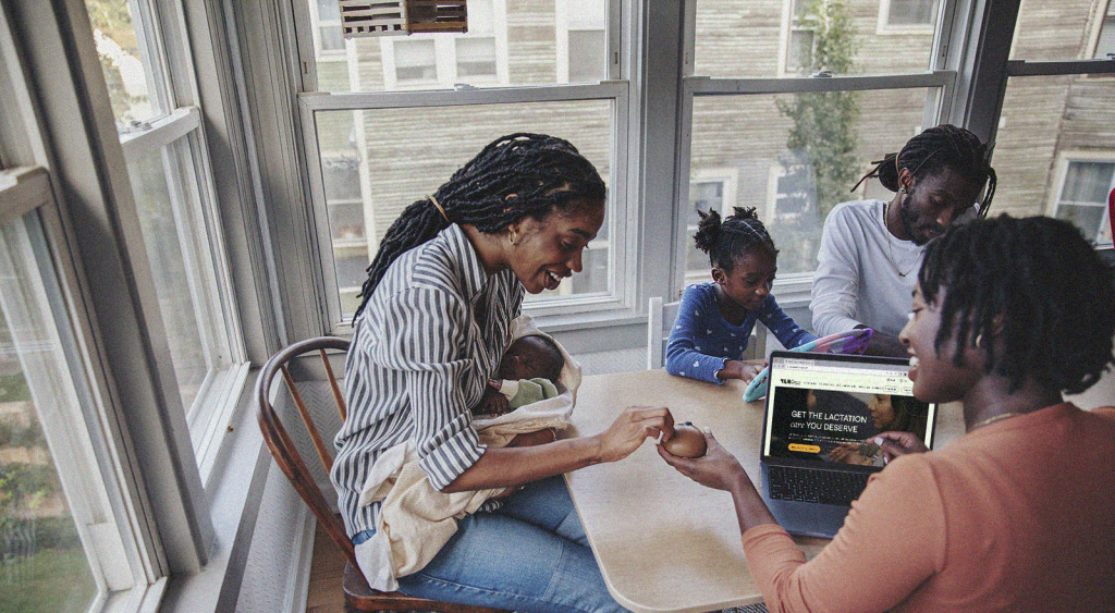 An IBCLC sits with a family during a home visit